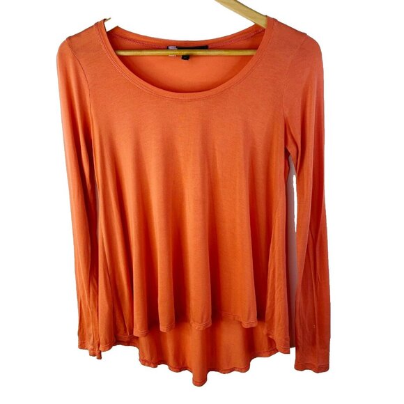 BCBG MAXAZRIA Top Womens Size XS Orange Peach Long Sleeve Lightweight Hi Low - Picture 1 of 4